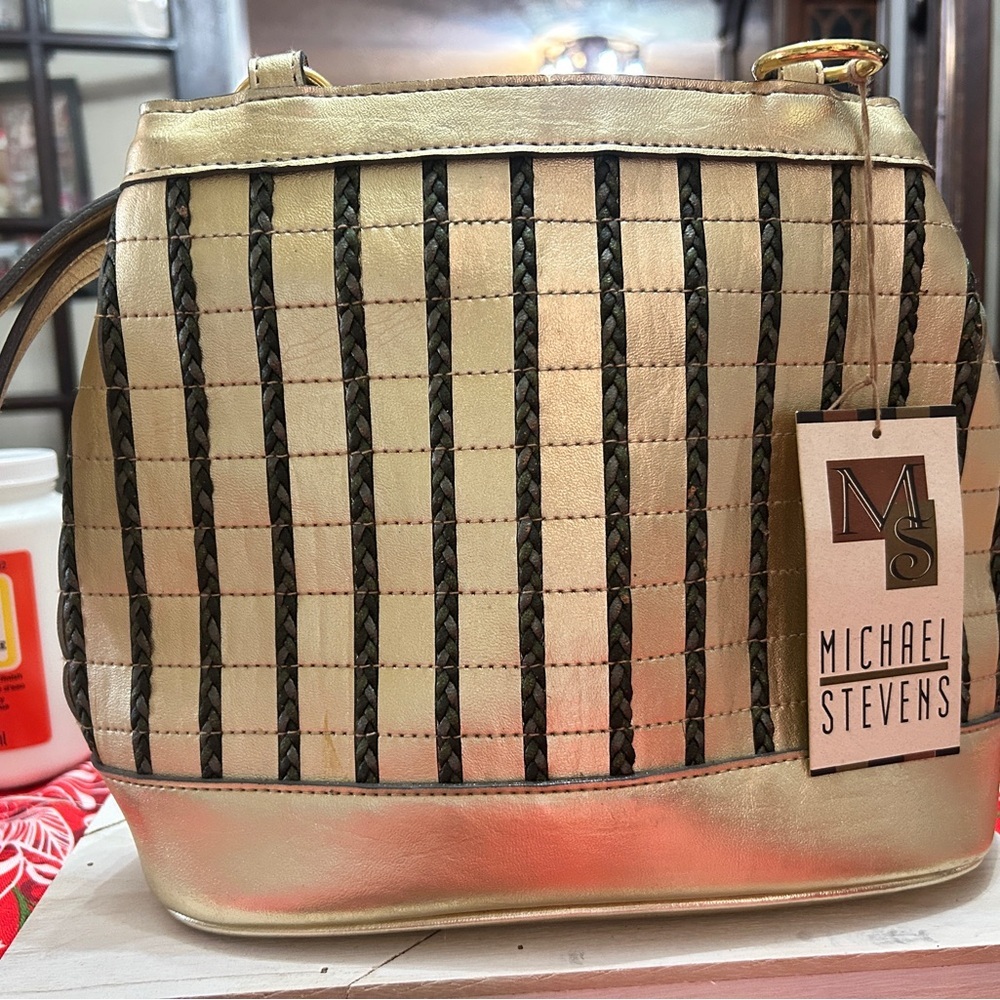 CLEARANCE!  Choice of 16 purses! $10 each. Photo 1-11 Scroll Rt Bundle save 10%